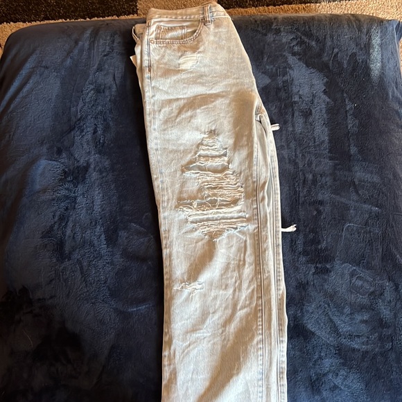 Cute ripped jeans! -never worn before - Picture 3 of 5